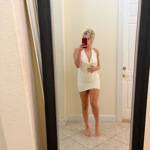 FOREVER 21 form fitting cream colored dress - Picture 5 of 7